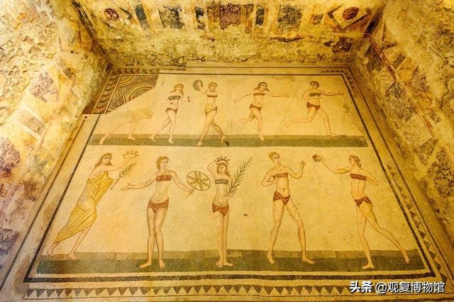 《与艺术沾边·14》穿金色比基尼的维纳斯