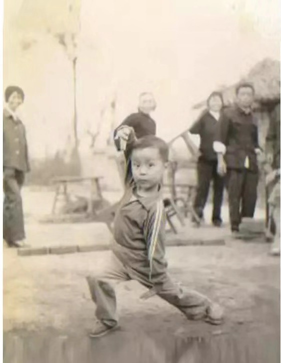 15岁考上北大,38岁沦落到湖南小镇上,成为灰头土脑的小镇青年