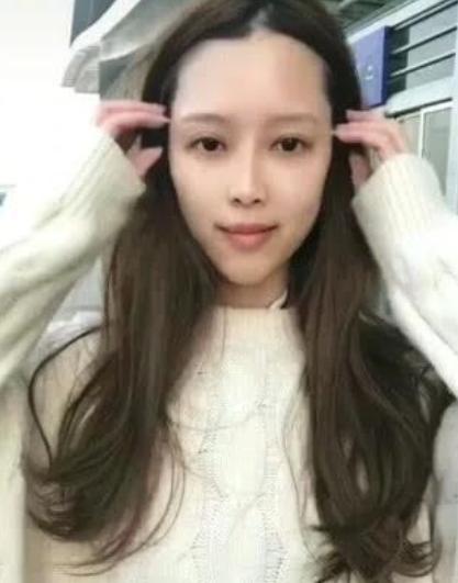 空姐机场卸妆路人惊呆,飞机空姐卸妆前和卸妆后