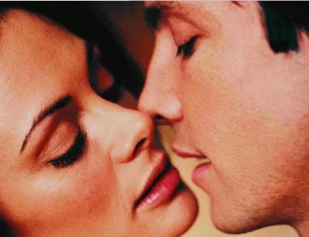 如何跟女生接吻会让她把持不住？（男生必看）