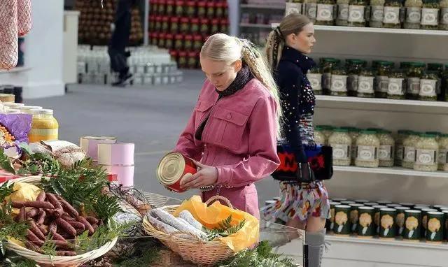 颠覆传统设计的时装秀,让你惊艳的时装秀场布置
