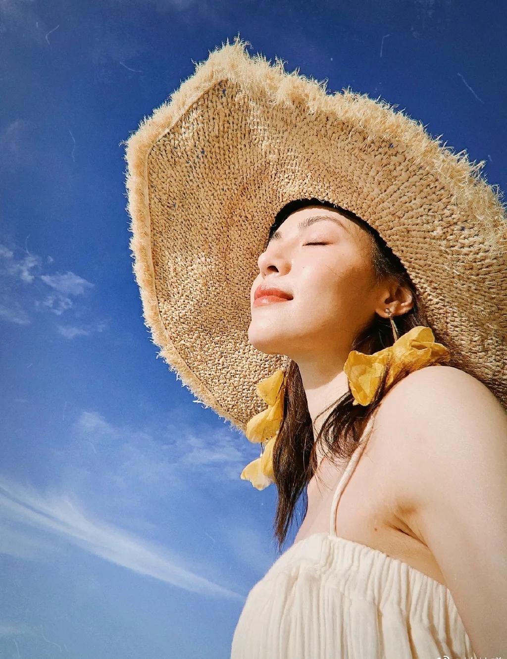 模特拍照姿势怎么调,模特拍视频如何保持松弛感