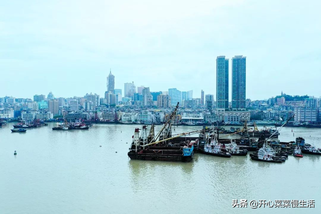 珠海第一座桥珠海大桥 (建造香港澳门珠海大桥花了几年)