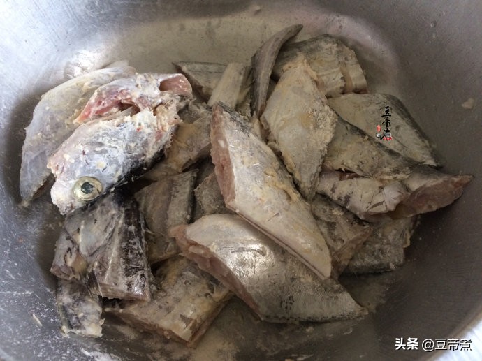 带鱼炸后怎么烧好吃又简单,带鱼的做法不用炸最好吃