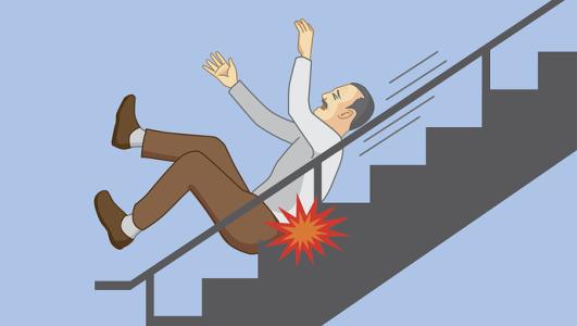 老人摔倒自救方法,老人摔倒后有多危险千万别急着扶