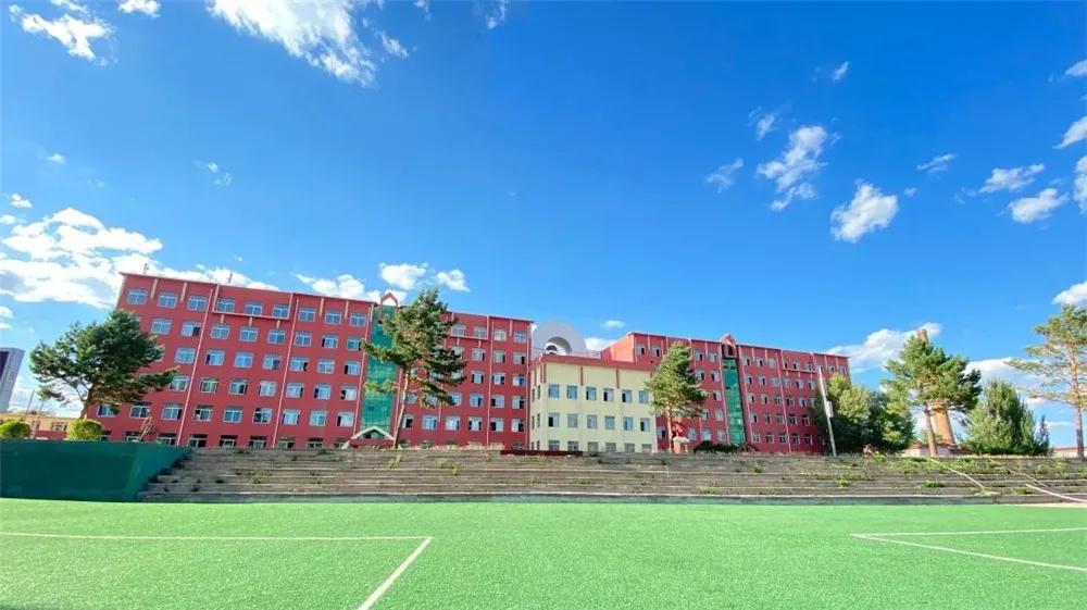 赤峰家长必读书目,赤峰市区最好的中学