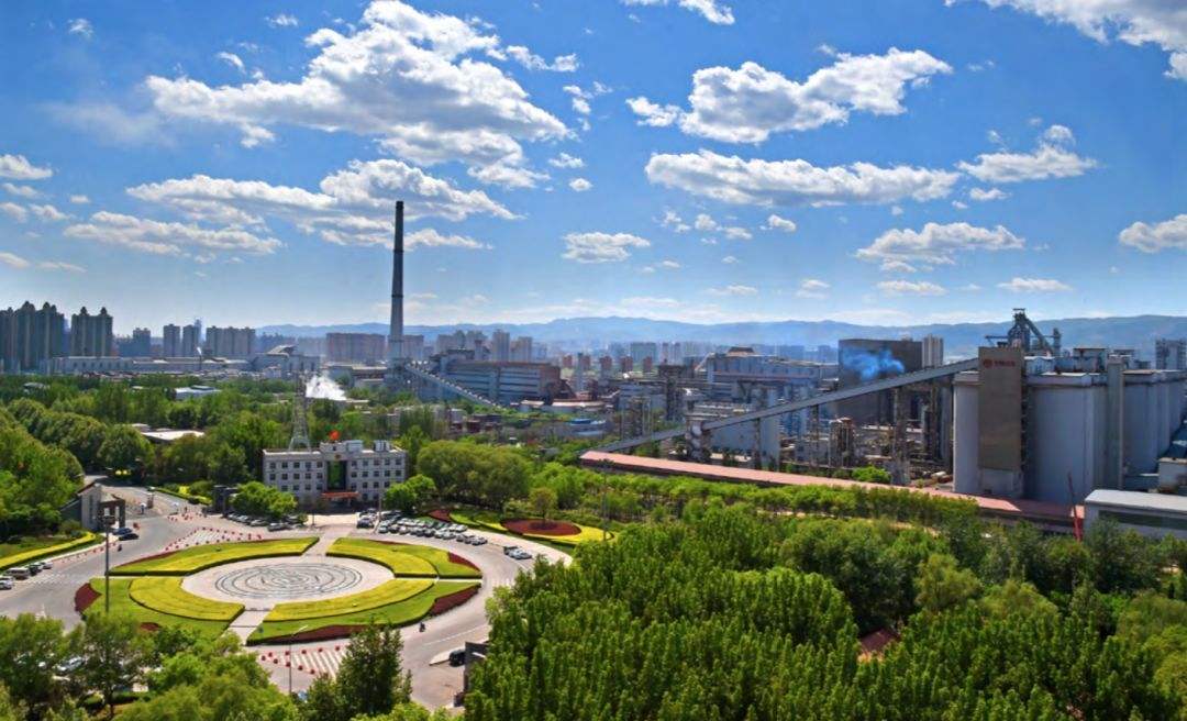 璧拌繘澶灞辩湅绉嬪ぉ缇庢櫙,璧颁埂闂寸殑灏忚矾璧忓涔＄殑缇庢櫙