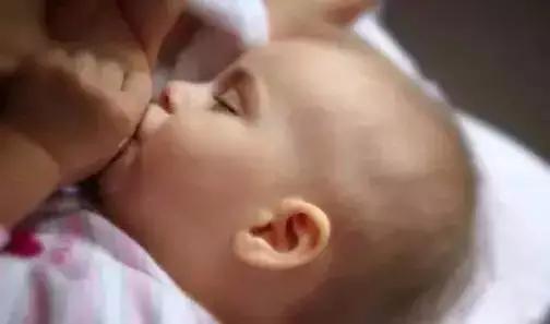 月子里母乳越来越少什么原因,宝宝半岁了母乳越来越少怎么回事