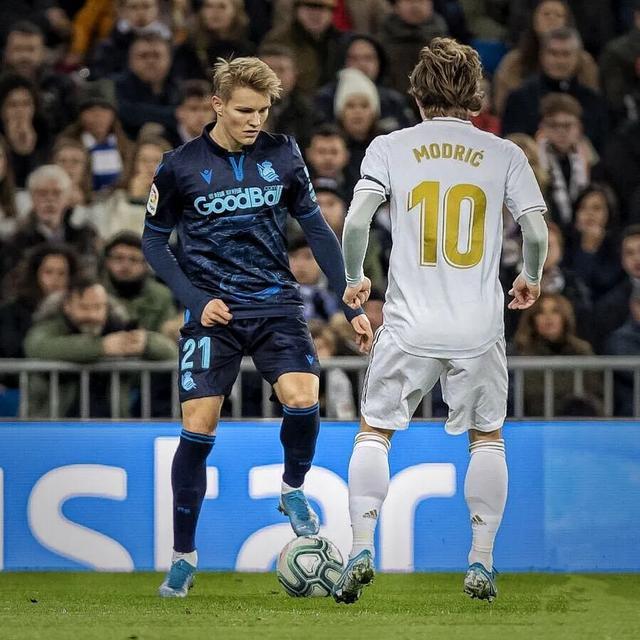 厄德高弧线传球,厄德高直塞集锦