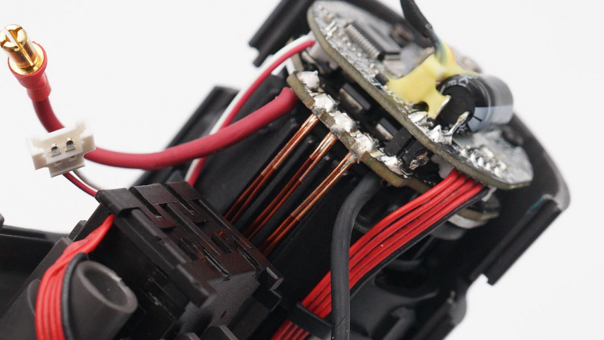 电钻拧三合一螺丝,微型手持小电钻拆解