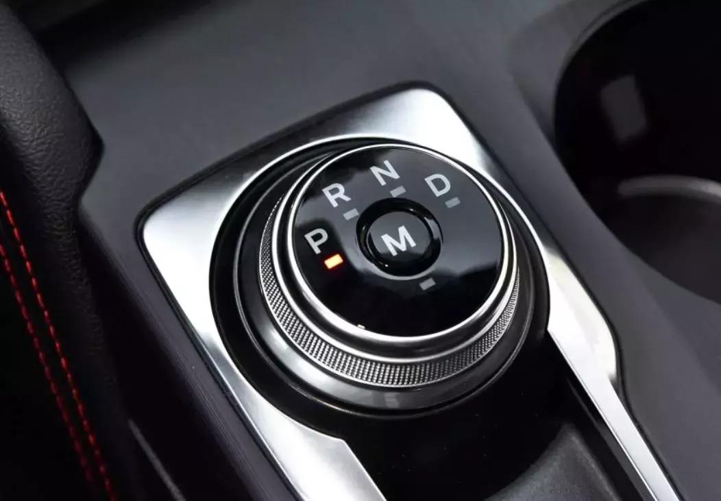 福克斯和朗逸比较,a级轿车大众朗逸参数