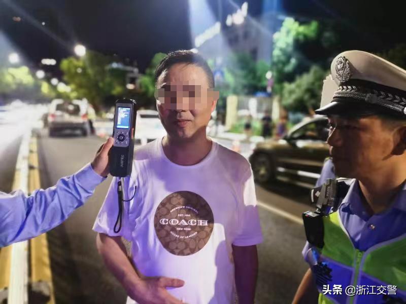 发生追尾双方都走了,发生追尾前车直接走了谁的责任