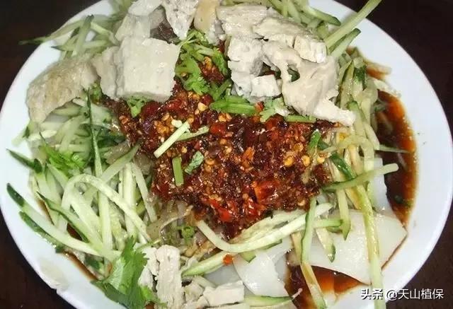 水晶凉皮和绿豆凉皮子的做法,家常凉皮的制作方法新疆