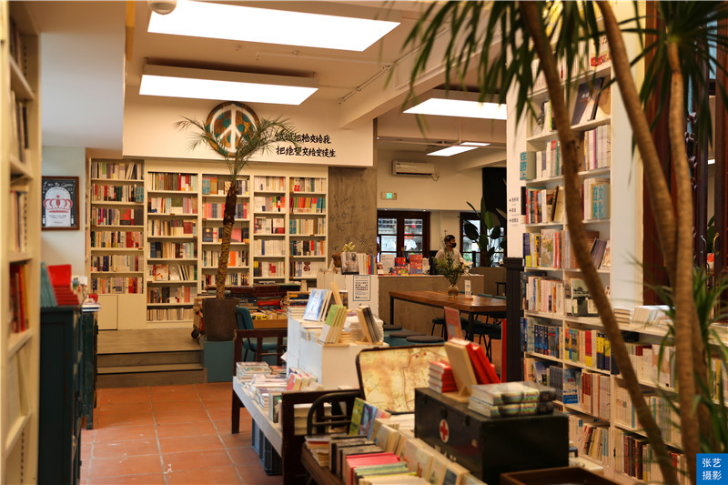 广州荔湾湖公园藏着一个可以睡觉的书店，这家书店再造一个乌托邦