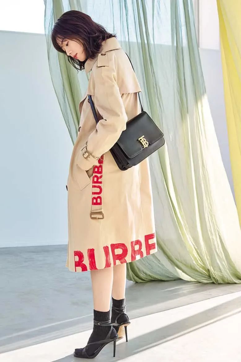 别再露脚踝了,今冬不流行露脚踝了露袜才更时髦