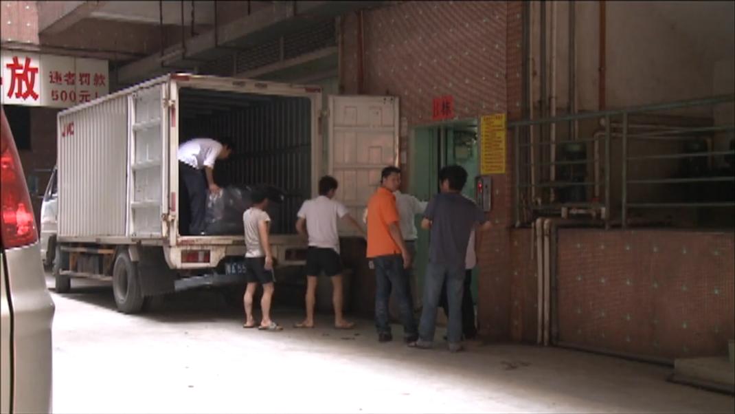 12年前的东莞制衣厂，一栋楼里17家工厂，1平米月租金10块