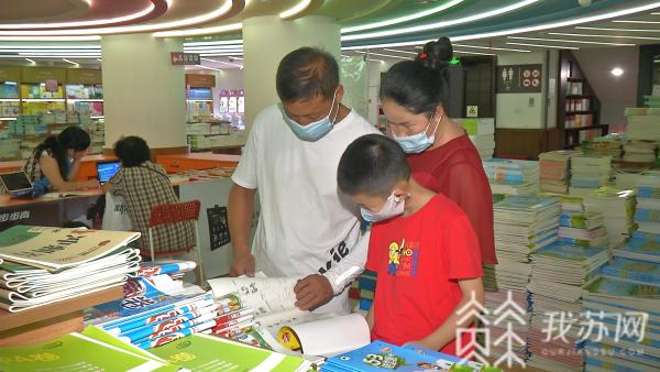 开学倒计时：中小学教辅用书抢手电子类装备高性价比成首选