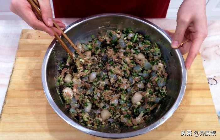 饺子馅这样调才叫鲜，教你做正宗三鲜水饺，鲜香味美，太馋人了