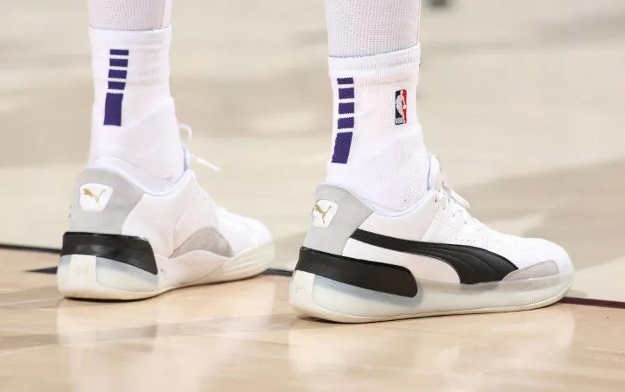 布克总决赛上脚球鞋,2021nba总决赛布克穿的球鞋