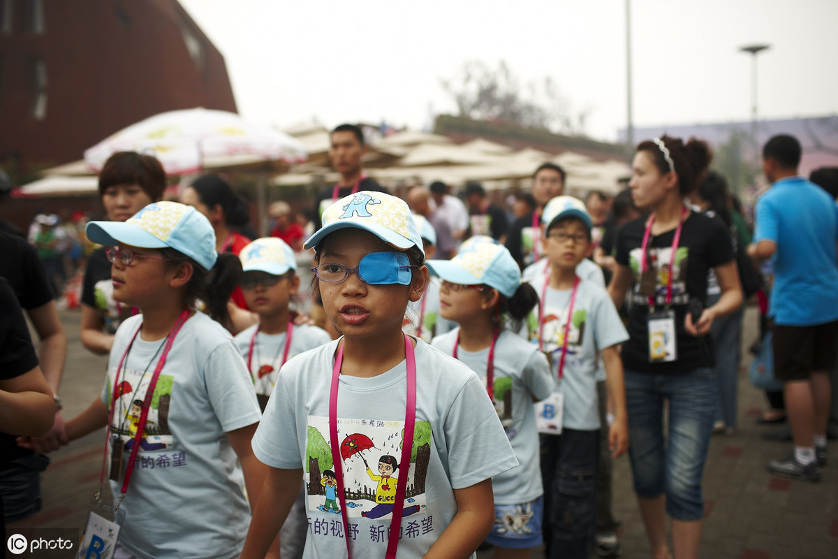 儿童弱视治疗仪器哪个好,弱视治疗后多久可以摘掉眼镜