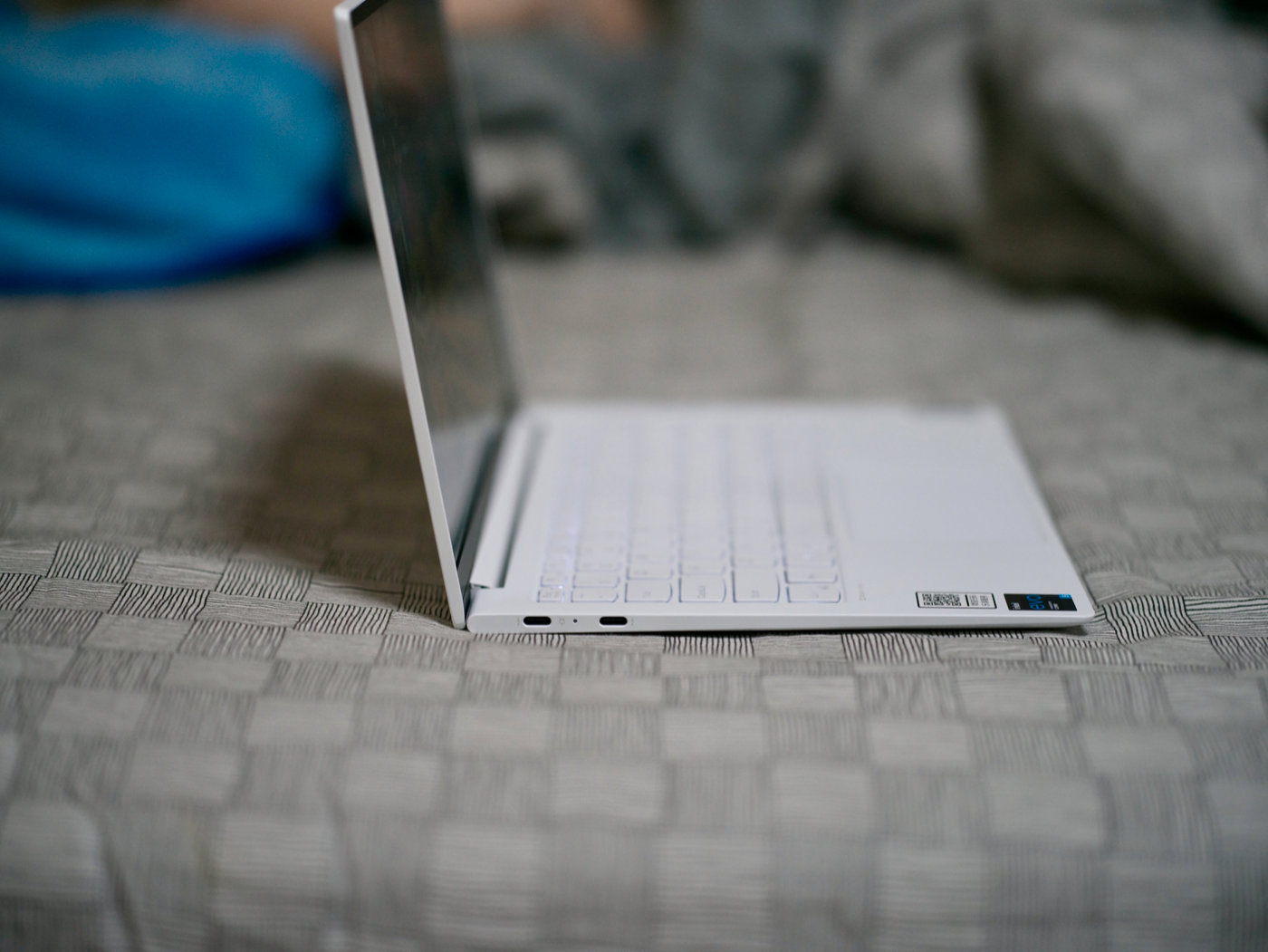 联想yogapro13s碳纤维限量版,联想yoga13s和小新pro14哪个好