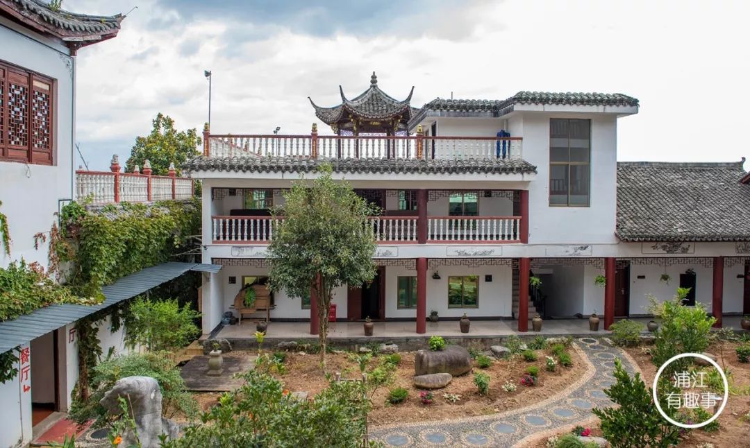 金华这座1.5亿高龄的山峰，浓翠蔽日，风清月朗，还有试胆石等你去挑战