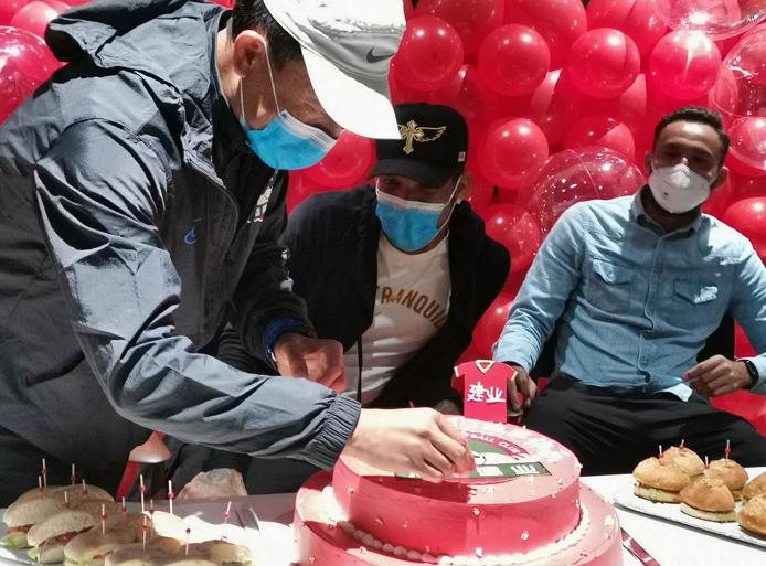 建业生日,建业俱乐部主帅王宝山