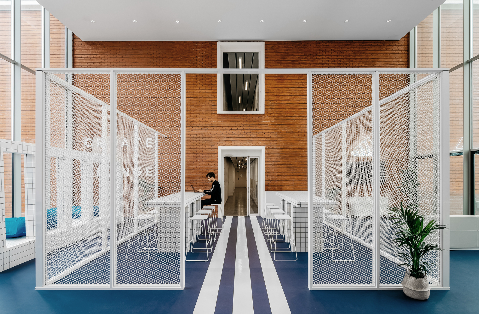 阿迪达斯球员版赞助,阿迪达斯赞助精英球队足球