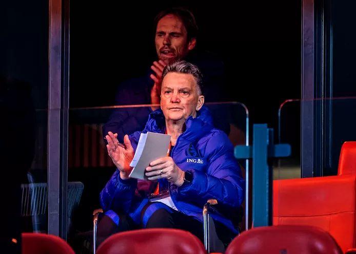 范加尔退役后视频,范加尔重回荷兰