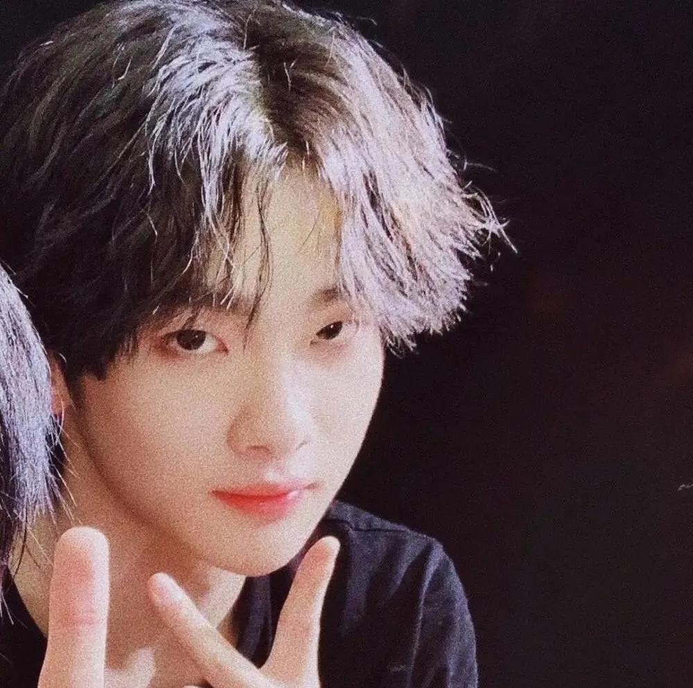 动漫闺蜜头像一左一右霸气,闺蜜两人头像一左一右