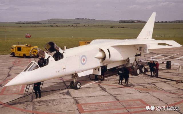 英国轰炸机型号一览表,英国中程轰炸机