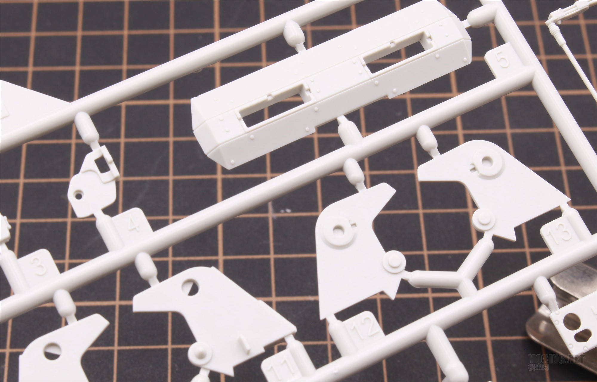 MENG,SS-018-1/35以色列“雌虎”重型装甲运输车-简介与开盒