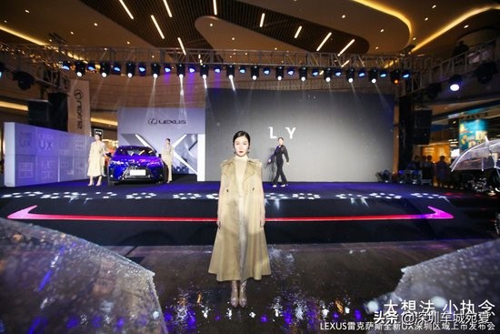 雷克萨斯ux2022款260hfsport版,配置高空间窄试驾丐版雷克萨斯ux