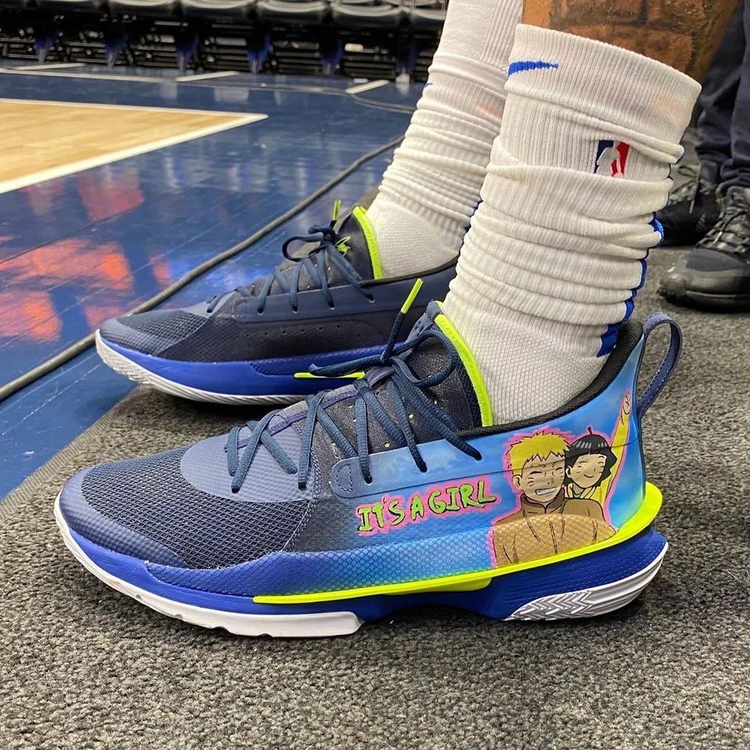 库里7首发配色,库里7主场配色和黑金配色选哪个