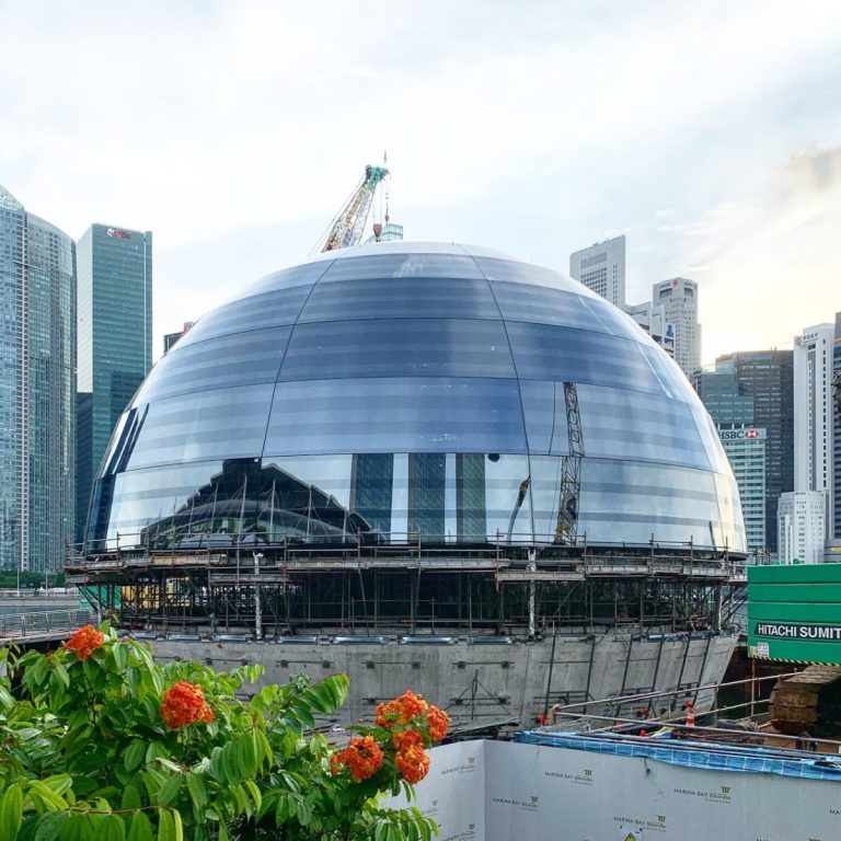 苹果在新加坡做了个球，或成地标级别的网红打卡圣地