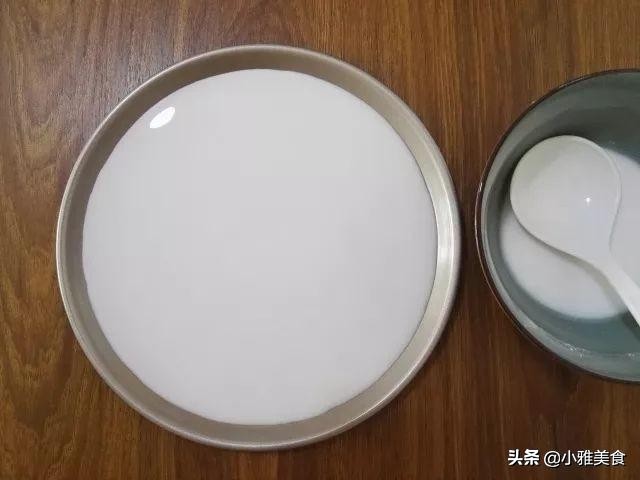 自制手工凉皮怎么弄,凉皮怎么做才筋道不断裂不洗面