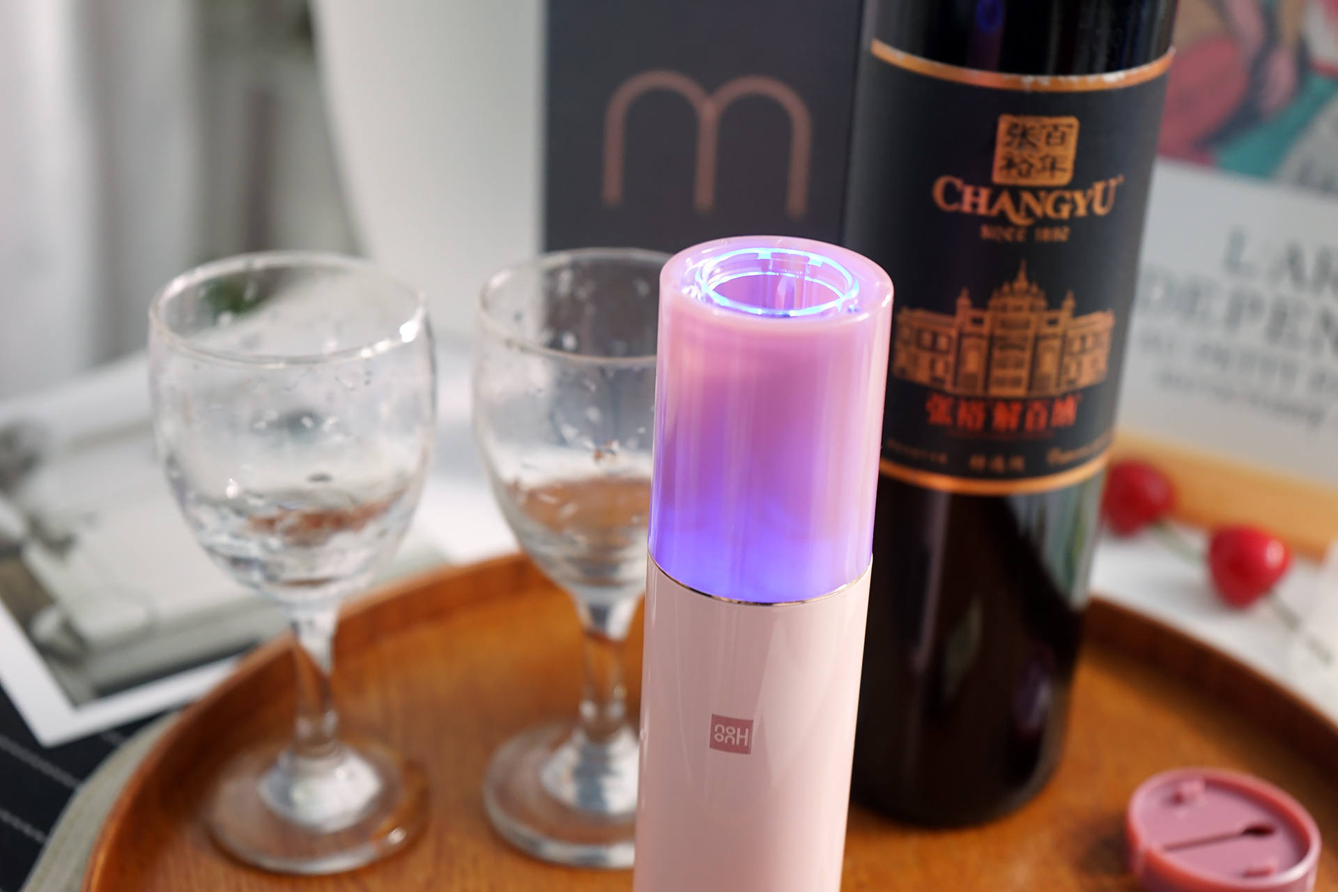 红酒自动开瓶器演示,开红酒神器开瓶器