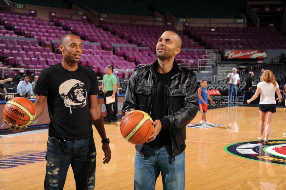 nba球员一身装备多少钱,nba球员穿的球鞋多少钱