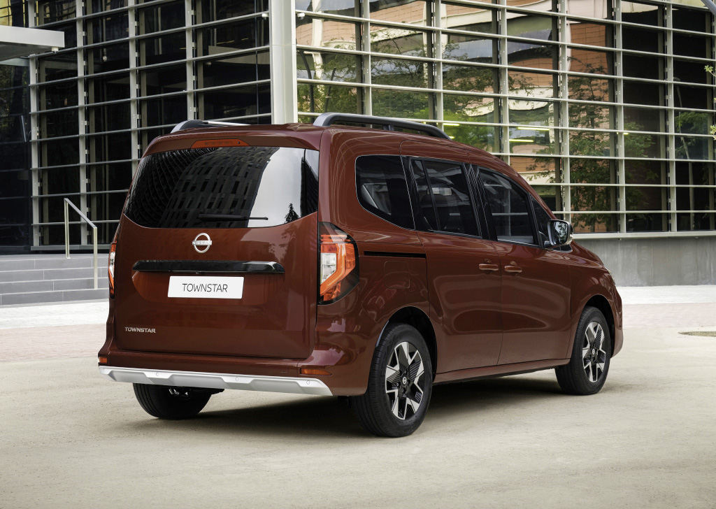 五菱宏光2020款拉货,五菱宏光可以拉货拉人吗