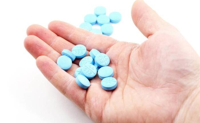 女童误服半罐降压药,小女孩误服奶奶的降压片