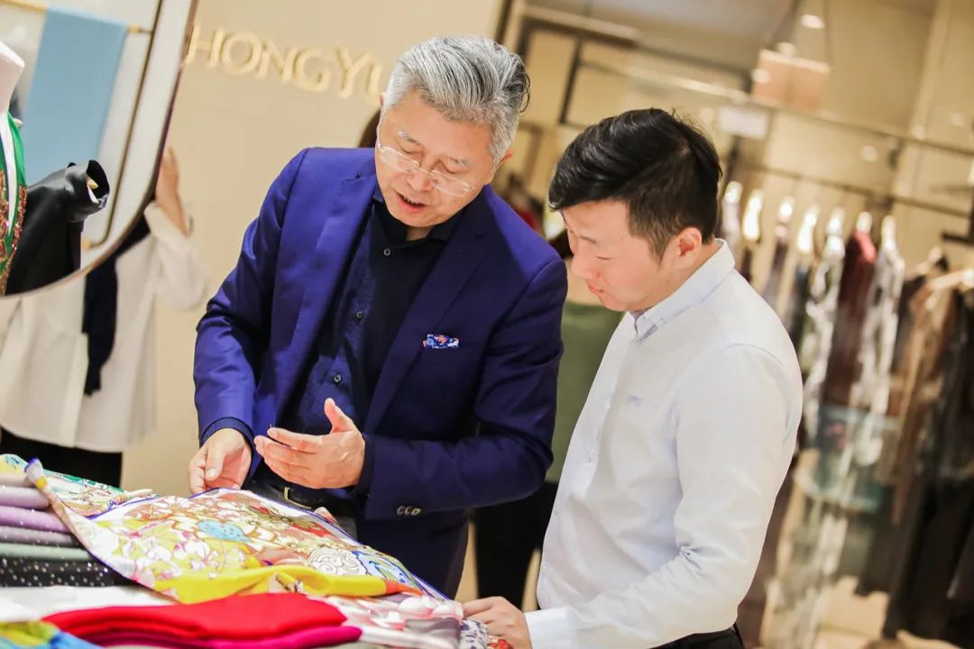 嫵WOO：东方女人的妩媚在颈肩