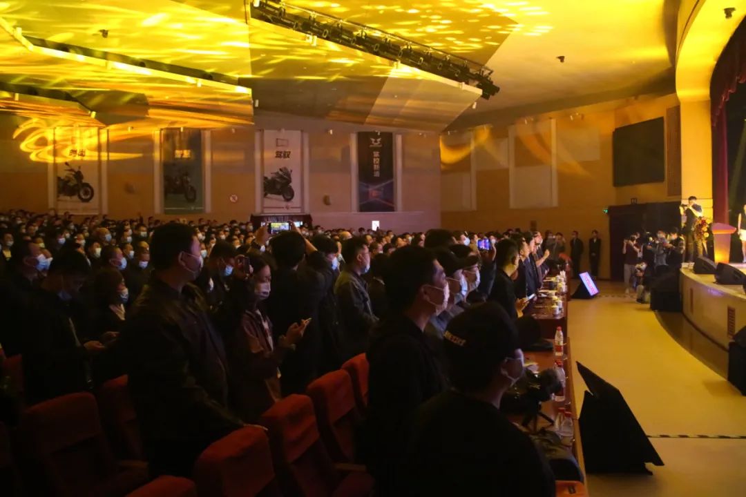 本田cb400f与cb400x哪个骑着舒服,本田cb400f和cb400x骑行感受