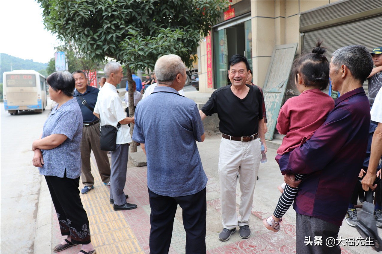 钢铁年代战友重逢,钢铁情怀