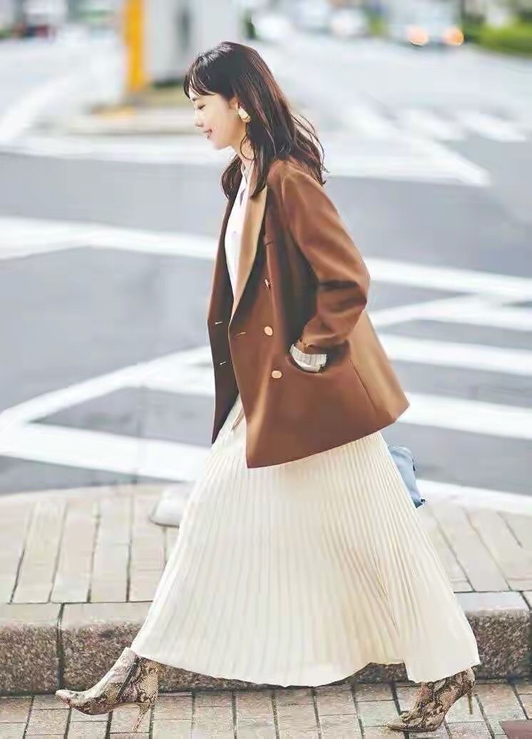 百褶裙西装外套搭配学院风,长款百褶裙搭配大衣怎么穿