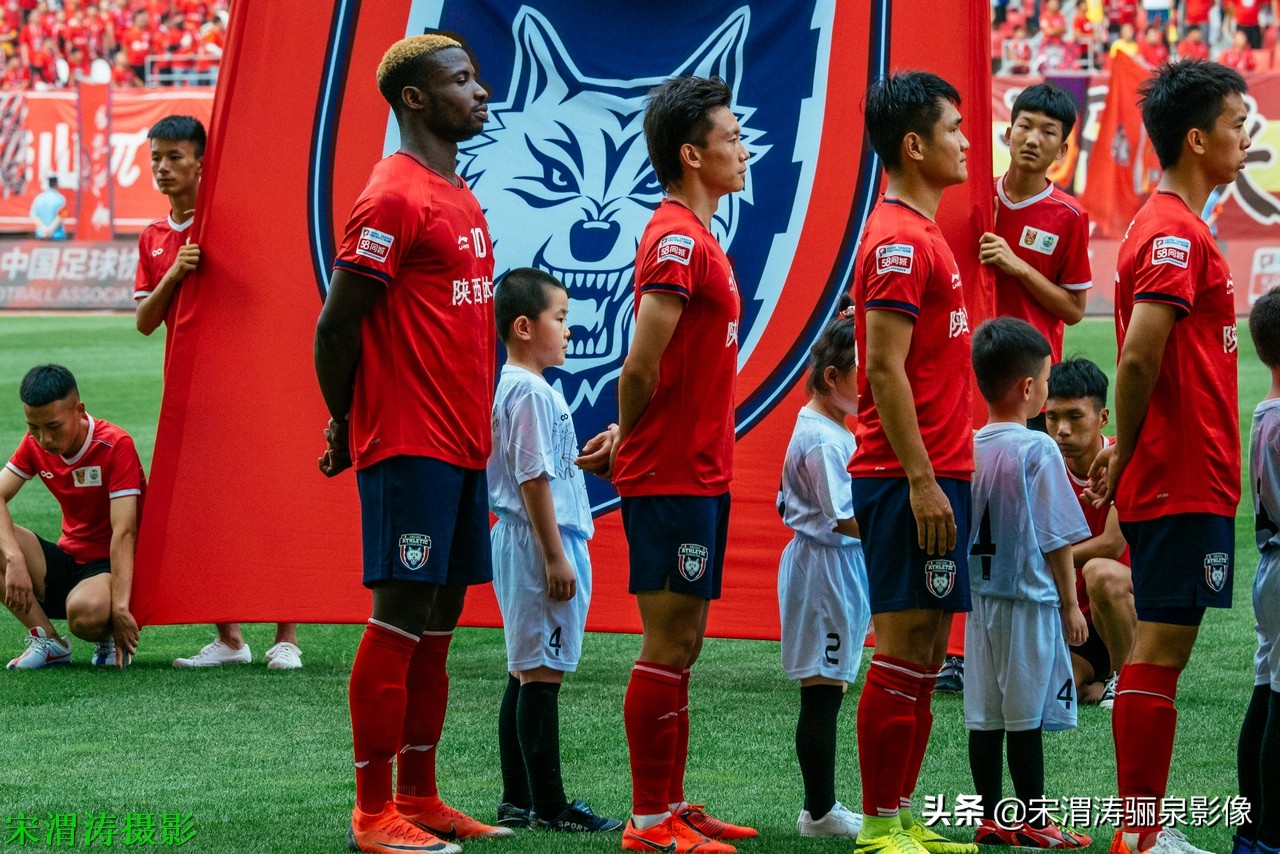 他有意识，脚下的控球和突破技术，任意球出色，左脚打门力量奇大