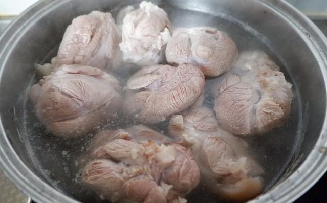 大姐教你正宗酱肘子的做法,酱肘子的最好吃的做法