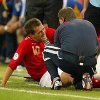 欧文获得过英超冠军视频,欧文十八岁就是英超最佳射手