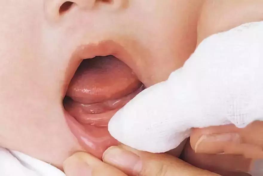 宝宝长牙期妈妈应该做什么,宝宝长牙时需要宝妈补什么