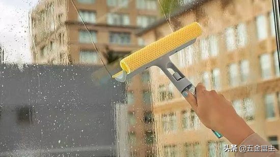 新装修房子玻璃窗户怎么清理,窗户玻璃贴膜怎么清理