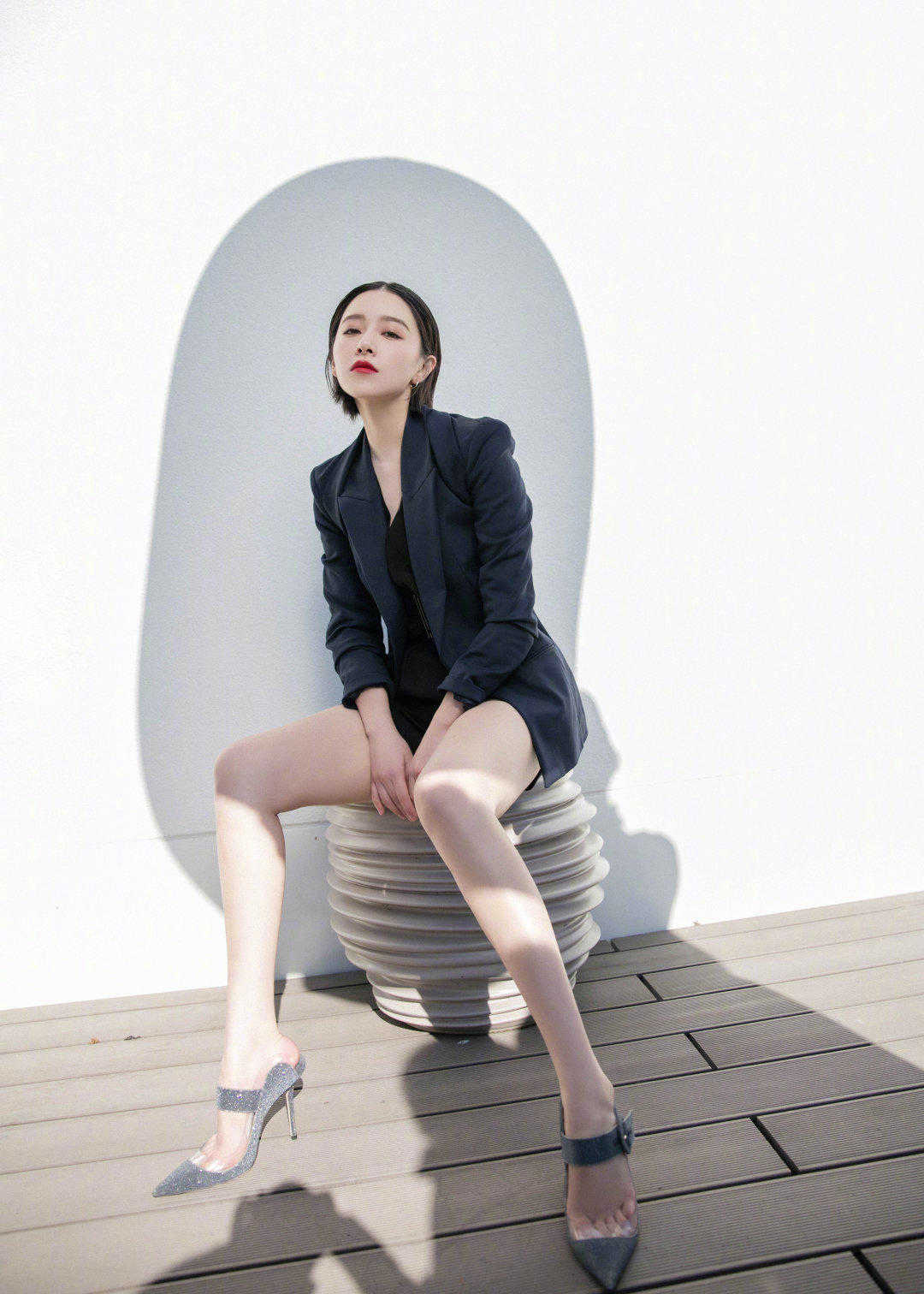 阚清子黑色西装高清图,阚清子黑色西装裙